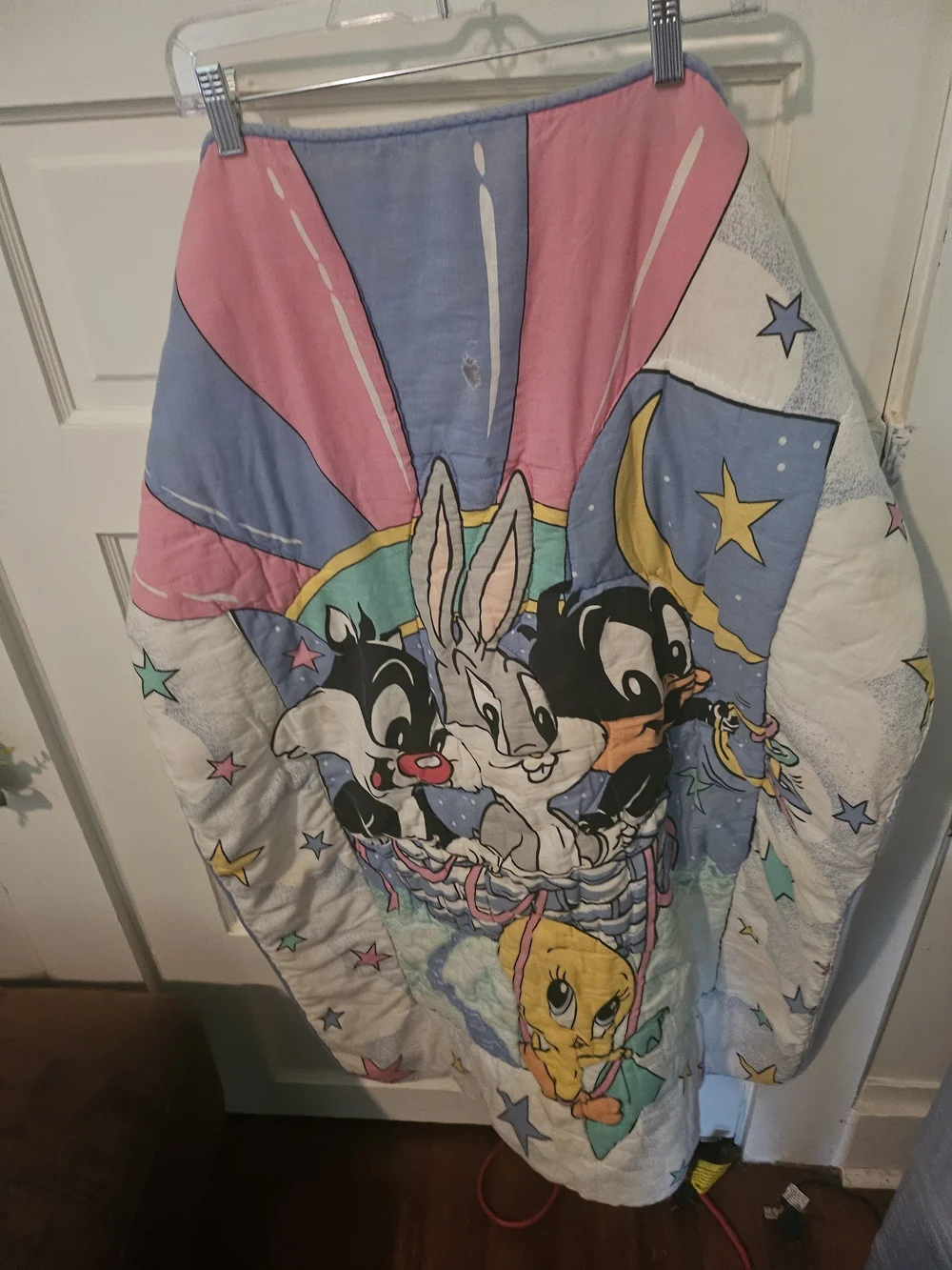 The item in the image is a vintage 1993 Baby Looney Tunes quilted crib blanket